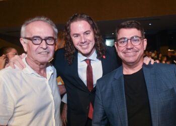 Prefeito de João Pessoa e presidente da Câmara participam de estreia de curta-metragem sobre Ronaldo Cunha Lima em Campina Grande