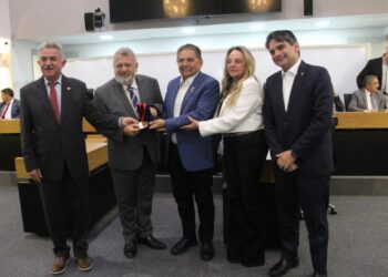 ALPB concede Medalha Epitácio Pessoa ao presidente da Caixa Econômica Federal, Carlos Vieira
