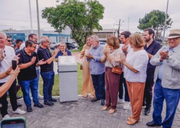 Cícero Lucena entrega 20ª praça construída desde 2021 e celebra mais de R$ 34 milhões em obras de infraestrutura