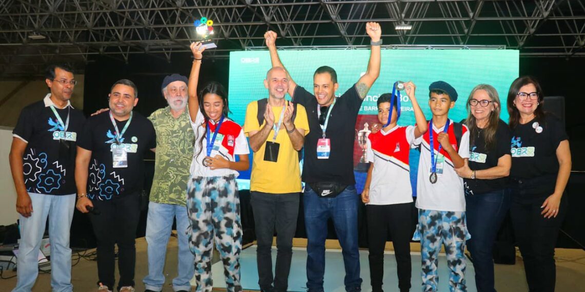 Polícia Federal prende dupla investigada por traficar drogas em aviões para a Paraíba