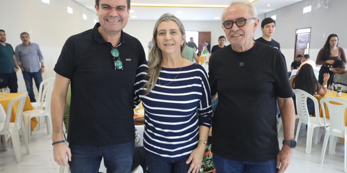 Prefeita de Areia declara apoio à pré-candidatura de Cícero Lucena para governador