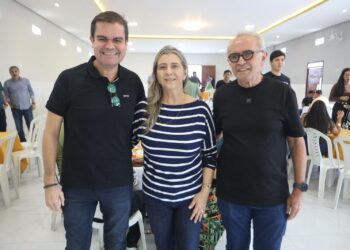 Prefeita de Areia declara apoio à pré-candidatura de Cícero Lucena para governador