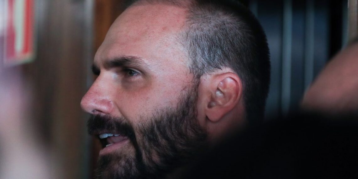 Em nova ofensiva contra o STF, Eduardo Bolsonaro pede aos EUA bloqueio total de contas de Moraes