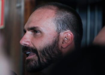 Em nova ofensiva contra o STF, Eduardo Bolsonaro pede aos EUA bloqueio total de contas de Moraes