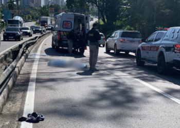Motociclista morre e pedestre fica gravemente ferido depois de atropelamento na BR-230