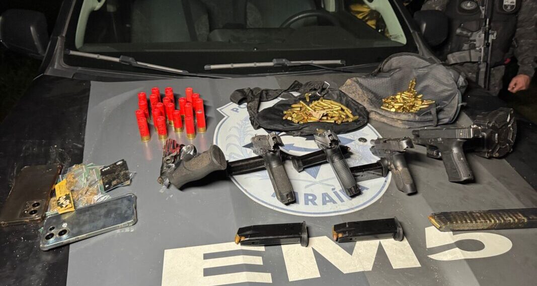 Polícia frustra ataque em Mandacaru, troca tiros com criminosos e apreende armas
