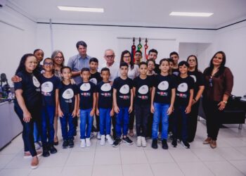 Cícero Lucena recebe aluno da Rede Municipal de Ensino selecionado para o Balé Bolshoi na Rússia