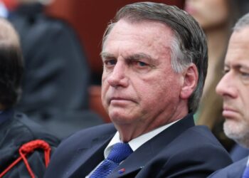 STF: Moraes decreta prisão domiciliar de Jair Bolsonaro e impõe novas cautelares