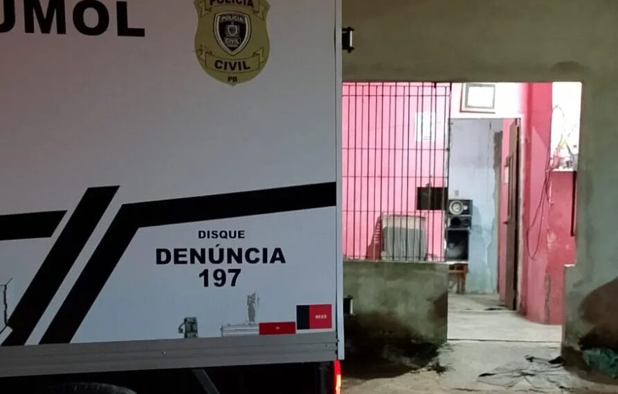 Mulher é assassinada a tiros após ter casa invadida durante a madrugada, em Pitimbu