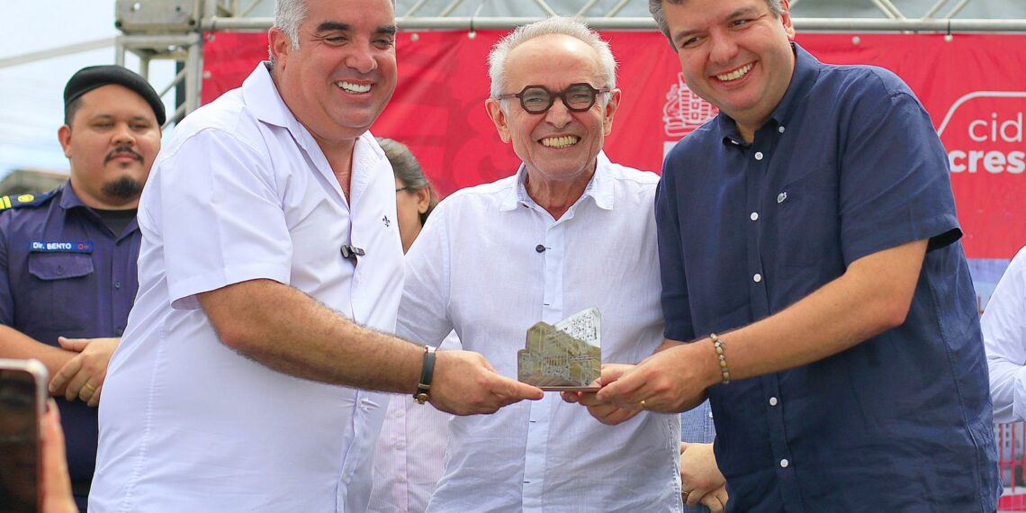 Cícero Lucena celebra um ano de funcionamento do Hospital Veterinário de João Pessoa