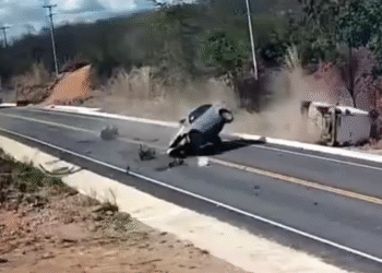 Ultrapassagem proibida provoca acidente em rodovia estadual, de Cajazeiras