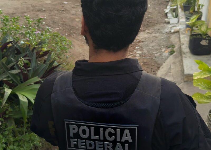 Polícia Federal prende dupla investigada por traficar drogas em aviões para a Paraíba