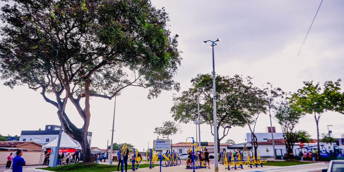 Cícero Lucena recebe aluno da Rede Municipal de Ensino selecionado para o Balé Bolshoi na Rússia