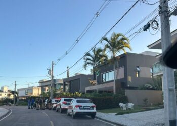 Polícia cumpre mandado de busca e apreensão na casa do influenciador Hytalo Santos