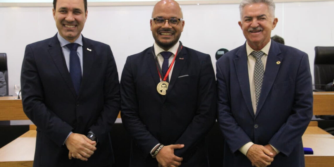 ALPB concede Medalha de Mérito Jurídico ao advogado Arthur Richardisson