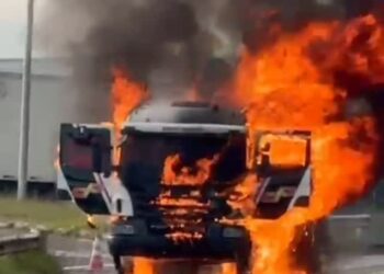 Caminhão pega fogo e interdita acesso a Tibiri II, em Santa Rita