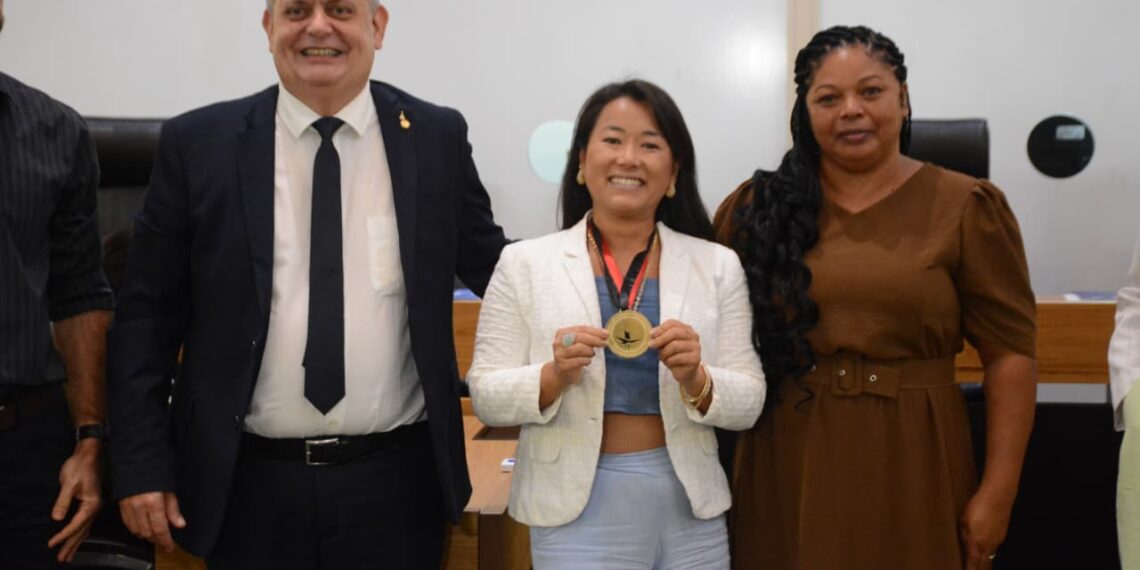 ALPB concede medalha de Mérito Turístico à professora Fabiane Nagabe