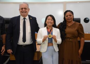ALPB concede medalha de Mérito Turístico à professora Fabiane Nagabe
