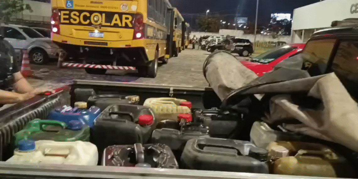 Cinco homens são presos suspeitos de roubar e vender óleo diesel de ônibus escolares, em Sapé