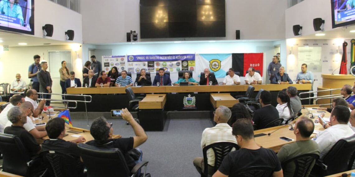 ALPB debate regulamentação de transporte interestadual para taxistas