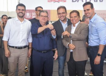 Adriano Galdino destaca importância de novos ônibus escolares para o futuro da Paraíba