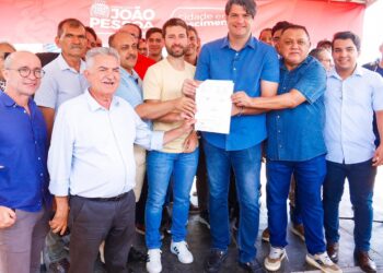 Incentivo ao esporte Leo Bezerra dá início às obras no tradicional Campo da Mangueira, no Rangel