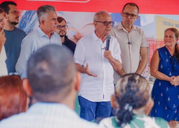 Cícero Lucena autoriza obras em 11 ruas para deixar o Bairro das Indústrias 100% pavimentado