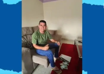 VÍDEO: prefeito é filmado recebendo bolsa com dinheiro antes de campanha na Paraíba