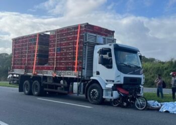 Acidente entre caminhão e moto deixa dois mortos na BR-230, na Grande JP