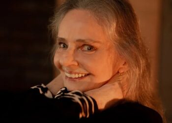 Morre cantora Angela Ro Ro, aos 75 anos, no Rio de Janeiro