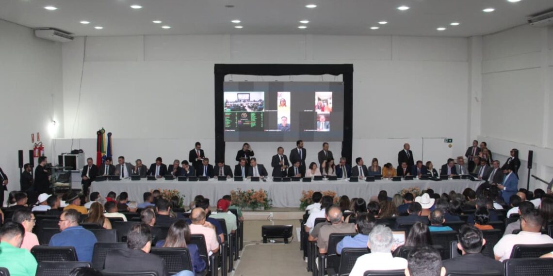 ALPB ouve demandas e aprova projetos em prol da população do Sertão durante sessão itinerante em Patos