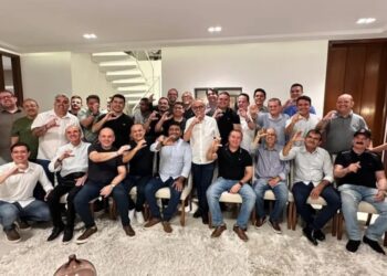 Em reunião, Cícero comunica que será candidato e recebe aval de aliados