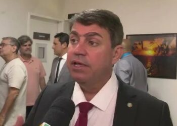 Após agenda de Cícero com Veneziano, Dinho cogita se filiar ao MDB