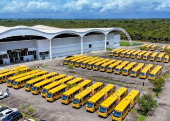 Transporte seguro: João Azevêdo entrega mais de 100 ônibus escolares para os municípios