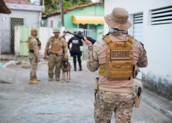 Policial civil é baleado durante Operação Asfixia, em Cabedelo