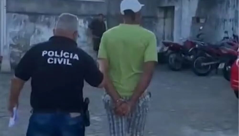 Homem é preso suspeito de arrombar delegacia e roubar espingarda, na Paraíba