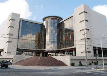 Homem é condenado a 40 anos de prisão por matar companheira com 15 facadas em Mangabeira