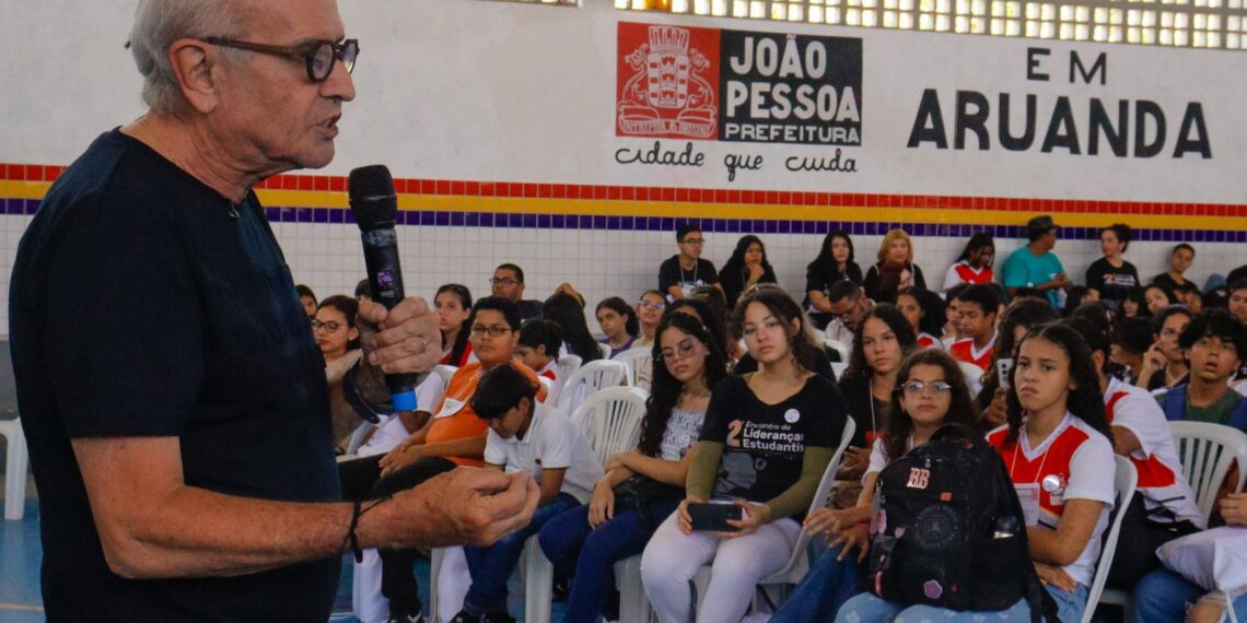 Cícero Lucena destaca compromisso ambiental ao apresentar projeto do Parque do Roger a estudantes da Rede Municipal