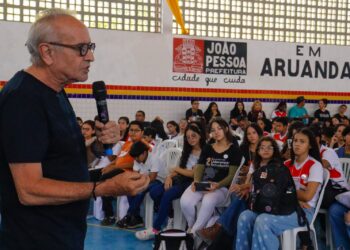 Cícero Lucena destaca compromisso ambiental ao apresentar projeto do Parque do Roger a estudantes da Rede Municipal