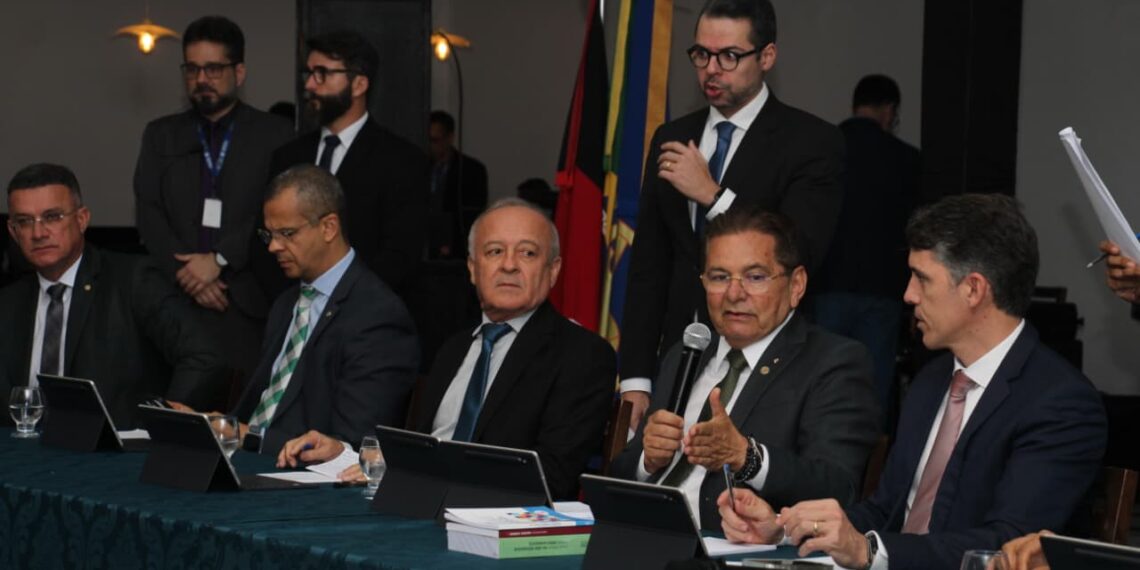 Adriano Galdino solicita prioridade do Governo na criação de unidade de Hemodiálise em Itabaiana