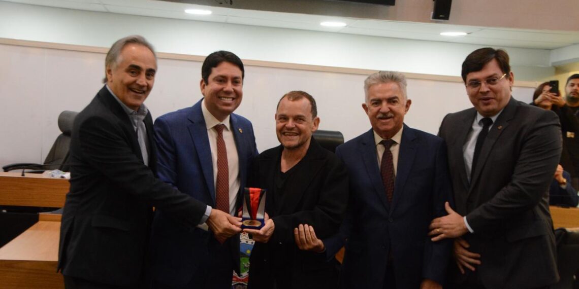 ALPB concede Medalha Augusto dos Anjos aо ator Mateus Nachtergaele