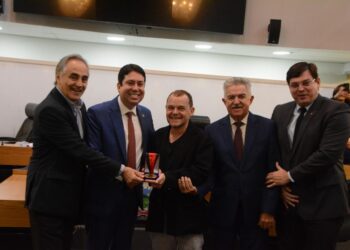 ALPB concede Medalha Augusto dos Anjos aо ator Mateus Nachtergaele