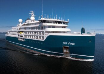 Porto de Cabedelo recebe cruzeiro britânico e marca retomada do turismo de luxo na Paraíba