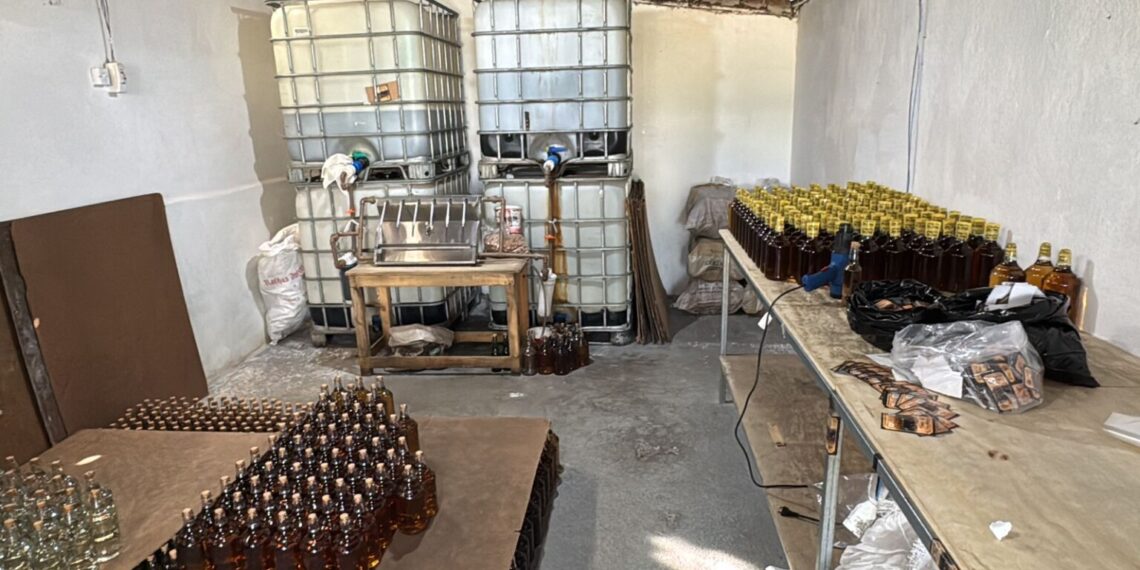 Mais um depósito de bebidas ilegais é fechado na Paraíba e dono é preso após apreensão de 4 mil garrafas