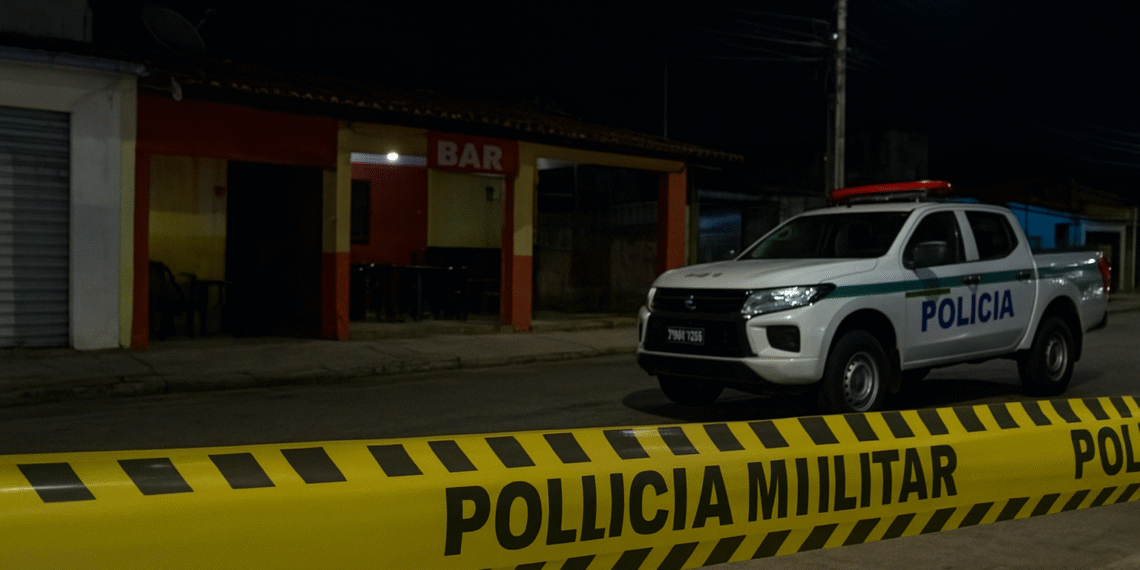 Jovem é morto a tiros em bar no bairro do Geisel, em João Pessoa