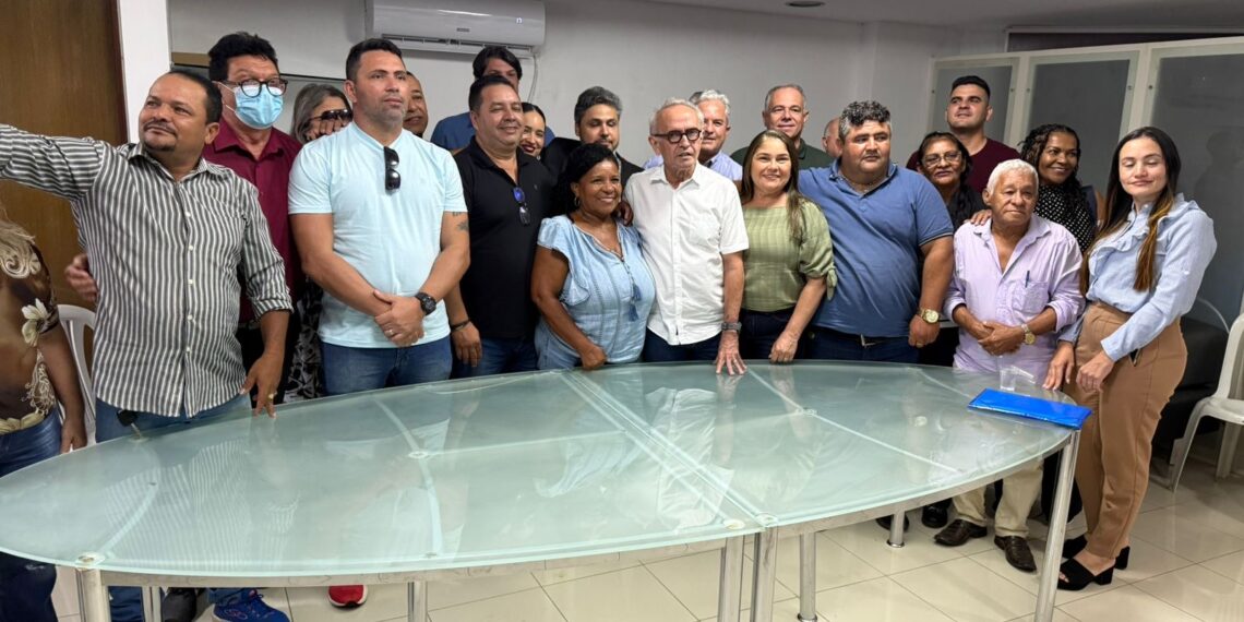 Suplentes de vereadores do Solidariedade abandonam Eduardo Carneiro e declaram apoio a Cícero Lucena