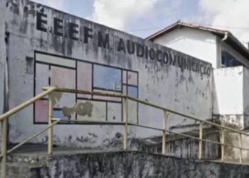 Adolescente que atacou professor com martelo em João Pessoa acusa educador de praticar bullying