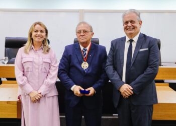 ALPB concede medalha de Mérito Jurídico ao juiz Salvador de Oliveira Vasconcelos