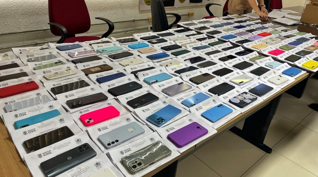 Operação mira esquema nacional de desbloqueio e receptação de celulares em 11 estados