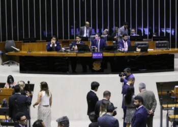 Câmara aprova texto-base do projeto de lei antifacção; quais os deputados da Paraiba votaram contra?